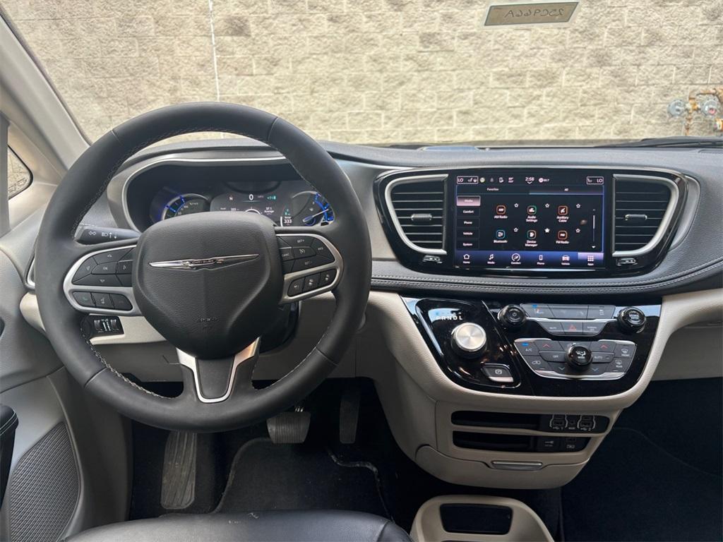 used 2022 Chrysler Pacifica Hybrid car, priced at $27,733