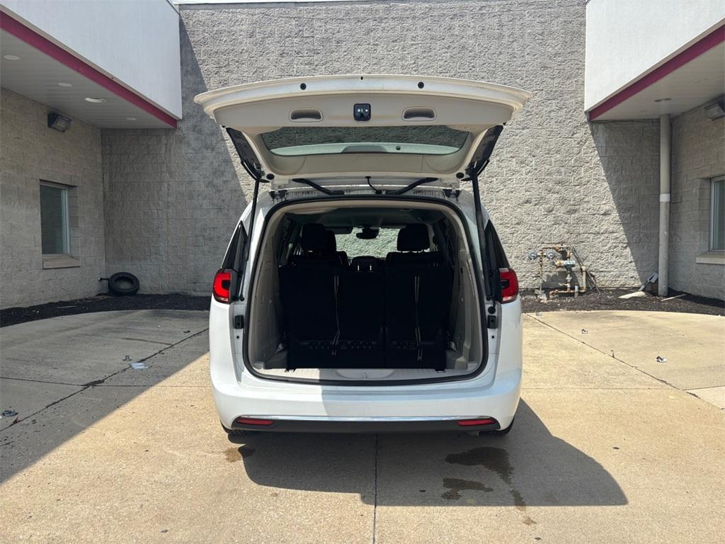 used 2022 Chrysler Pacifica Hybrid car, priced at $27,733