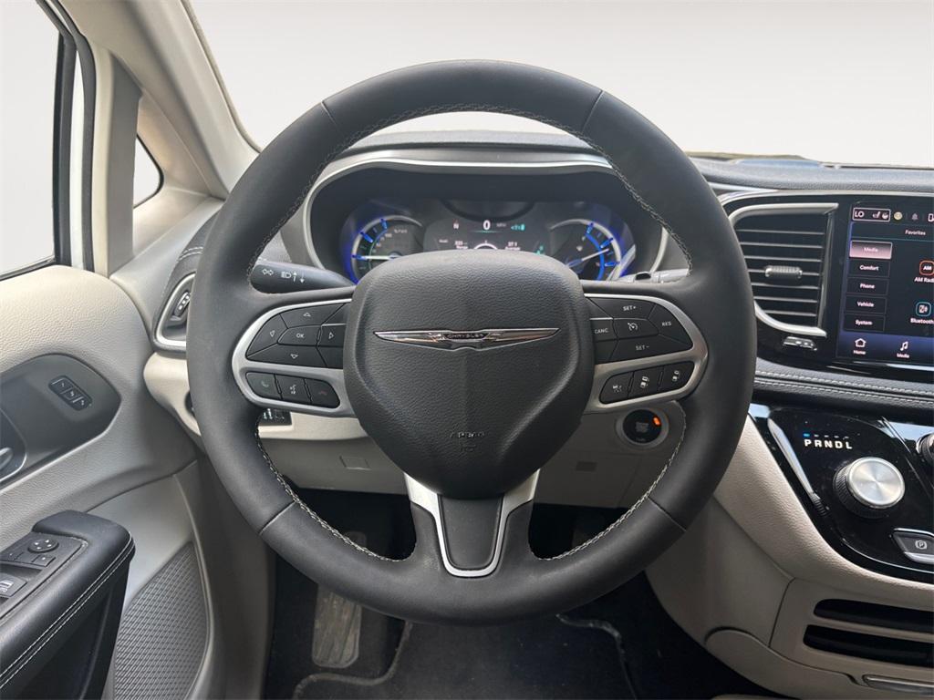 used 2022 Chrysler Pacifica Hybrid car, priced at $27,733