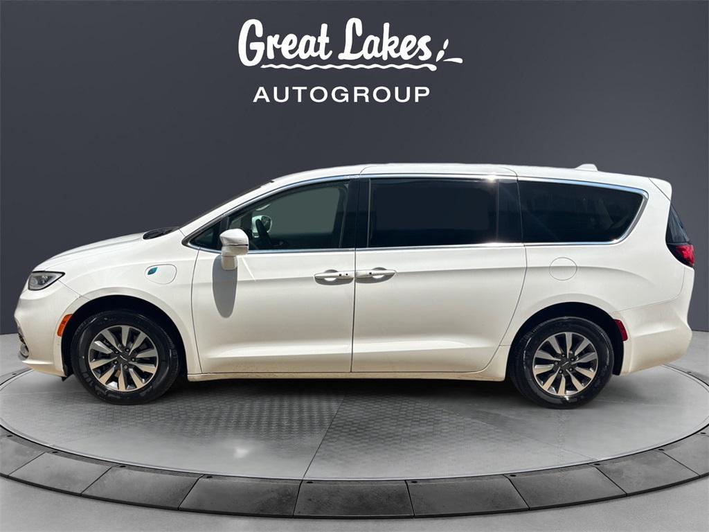 used 2022 Chrysler Pacifica Hybrid car, priced at $27,733