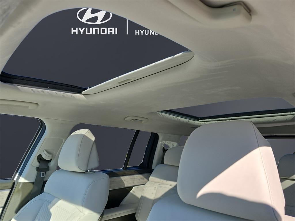 new 2025 Hyundai Santa Fe HEV car, priced at $50,737