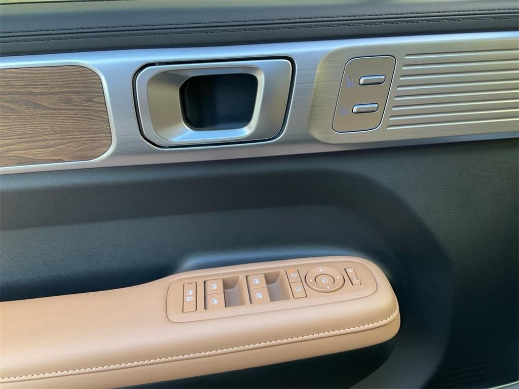 used 2025 Hyundai Santa Fe car, priced at $39,633