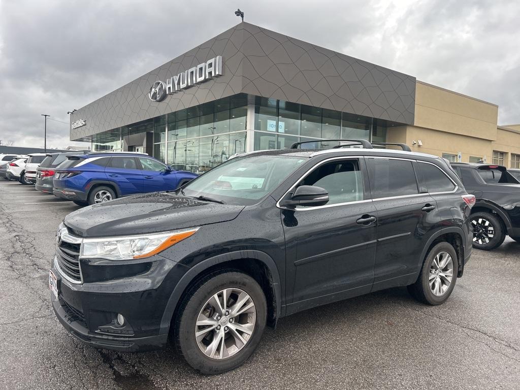 used 2015 Toyota Highlander car, priced at $19,555