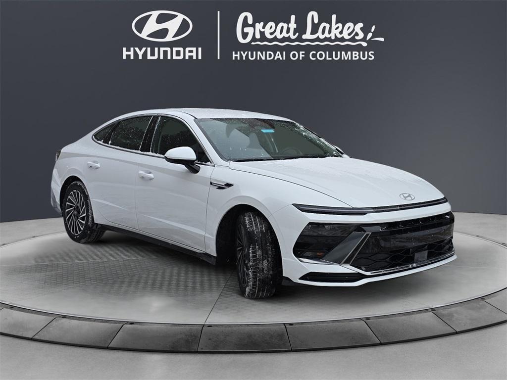 new 2025 Hyundai Sonata Hybrid car, priced at $32,484