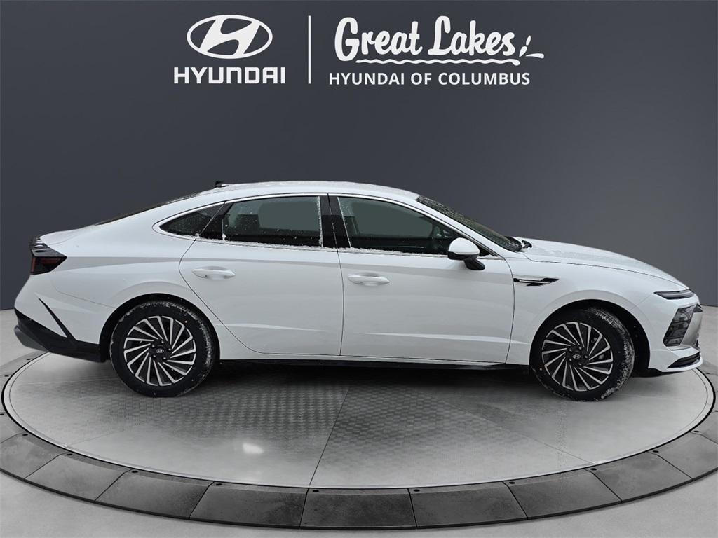 new 2025 Hyundai Sonata Hybrid car, priced at $32,484