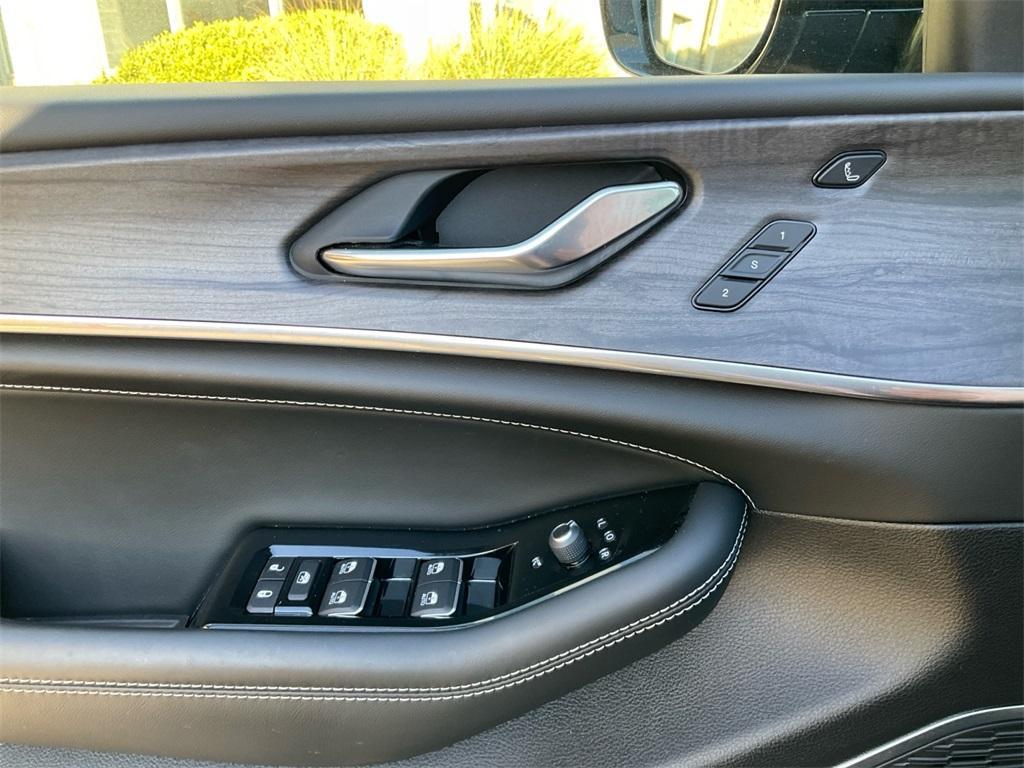 used 2024 Jeep Grand Cherokee car, priced at $41,333