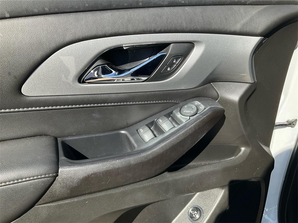 used 2022 Chevrolet Traverse car, priced at $22,933