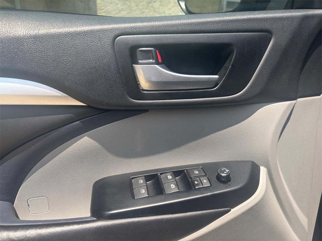 used 2018 Toyota Highlander car, priced at $21,833
