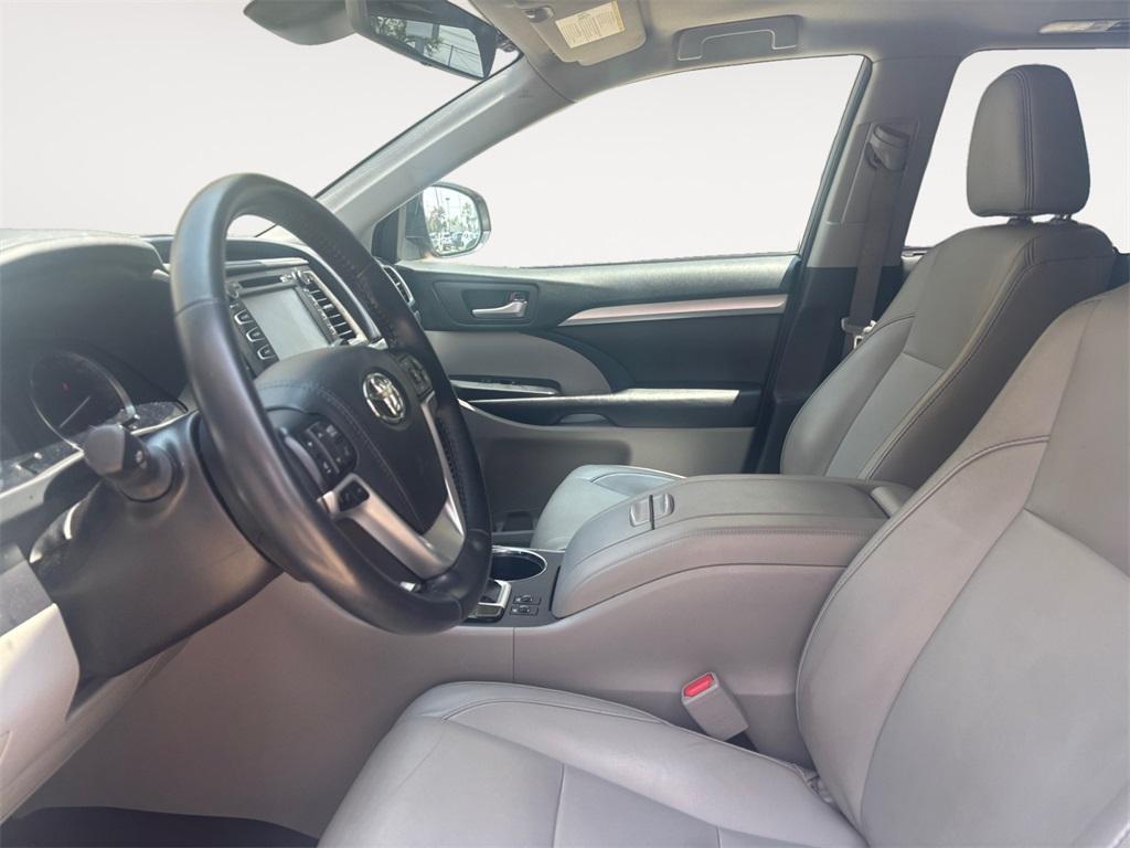 used 2018 Toyota Highlander car, priced at $21,833