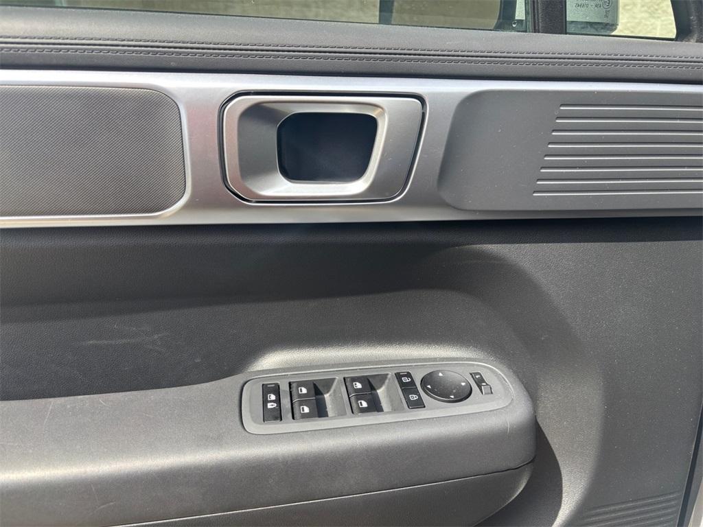 used 2025 Hyundai Santa Fe car, priced at $32,977