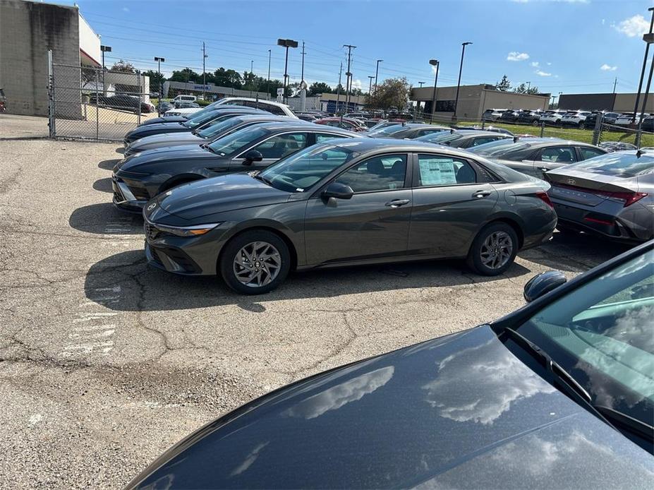 new 2024 Hyundai Elantra car, priced at $23,659