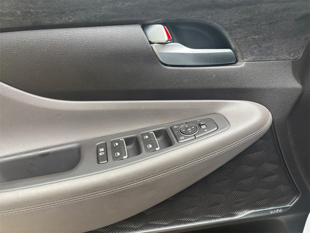 used 2020 Hyundai Santa Fe car, priced at $19,333