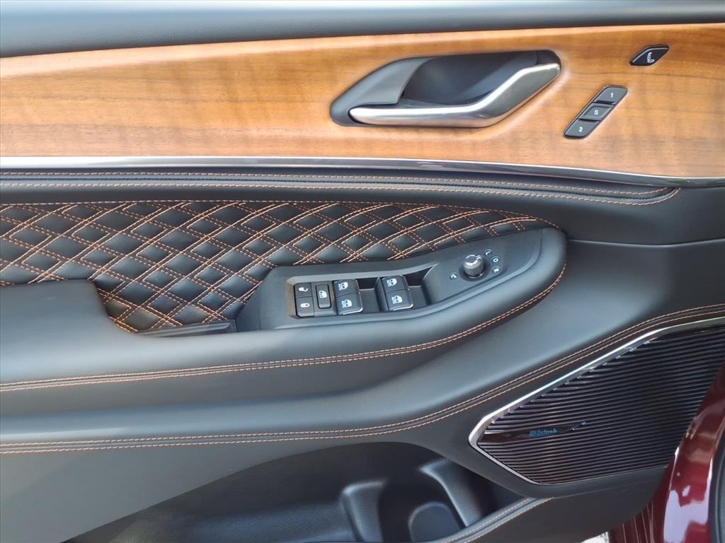 new 2025 Jeep Grand Cherokee car, priced at $54,658