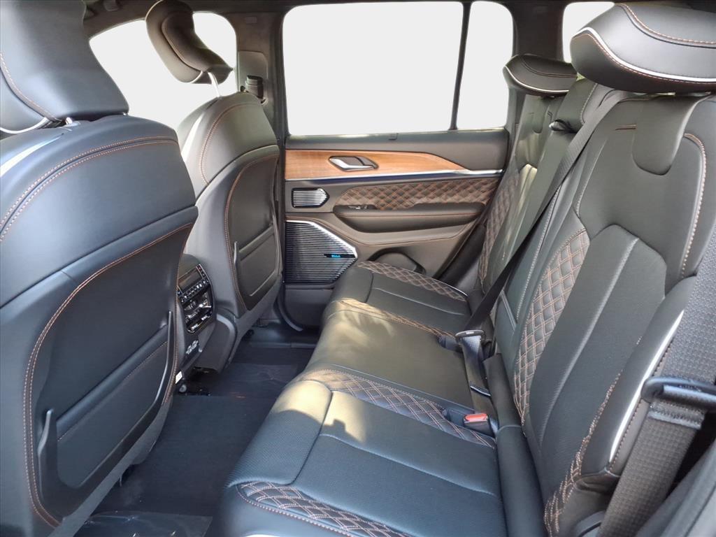 new 2025 Jeep Grand Cherokee car, priced at $54,658