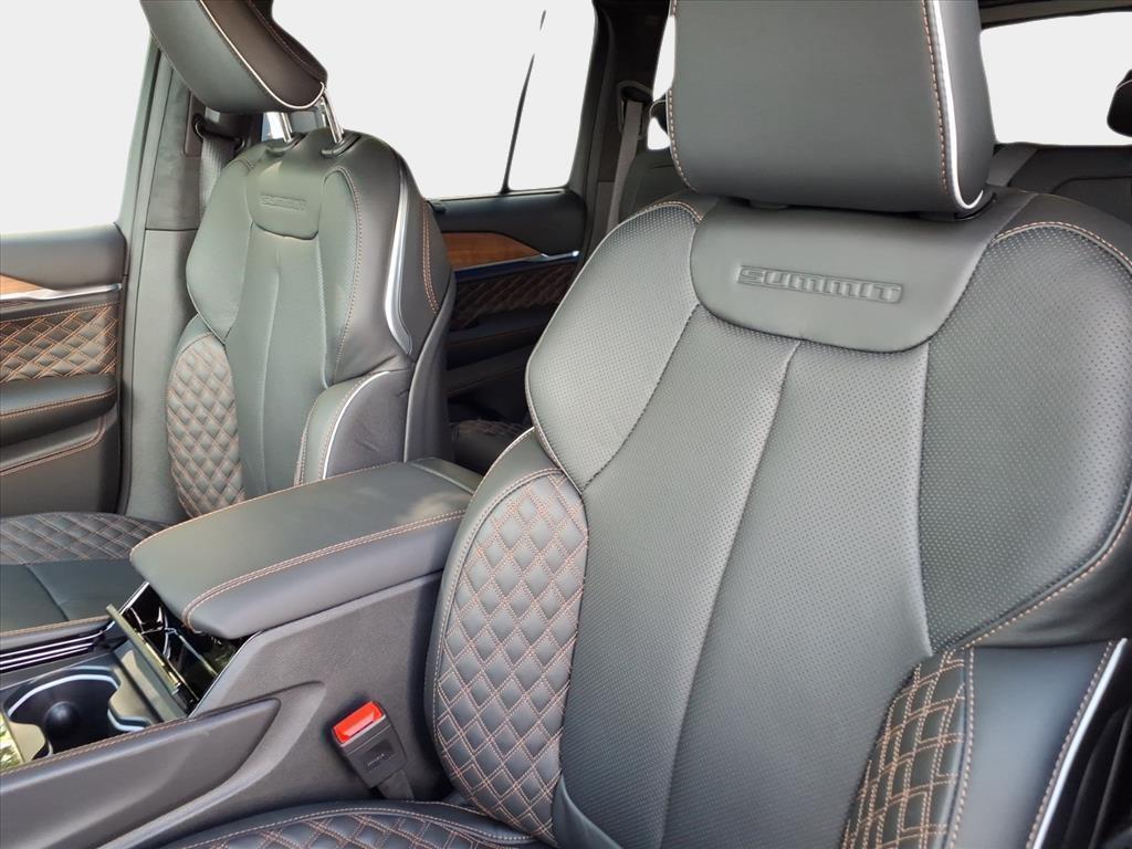 new 2025 Jeep Grand Cherokee car, priced at $54,658