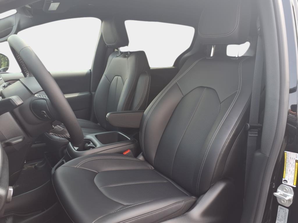new 2025 Chrysler Pacifica car, priced at $39,456