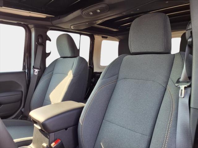 new 2025 Jeep Wrangler car, priced at $44,220