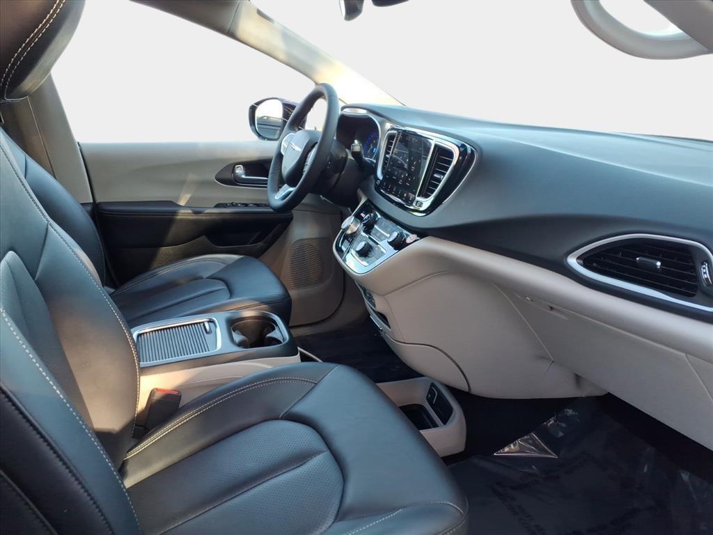 used 2024 Chrysler Pacifica car, priced at $27,200