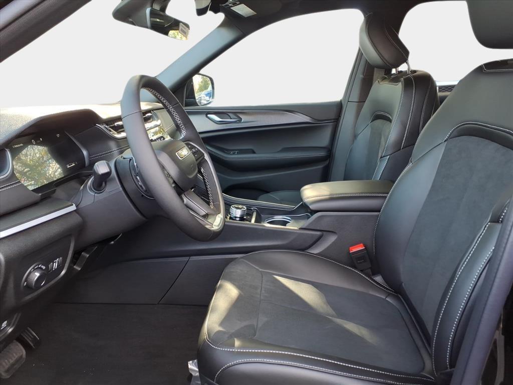 new 2025 Jeep Grand Cherokee car, priced at $34,498