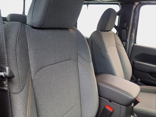 new 2025 Jeep Gladiator car, priced at $36,992