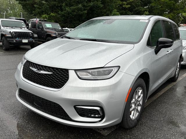 new 2024 Chrysler Pacifica car, priced at $39,065