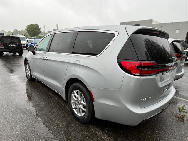 new 2024 Chrysler Pacifica car, priced at $39,065