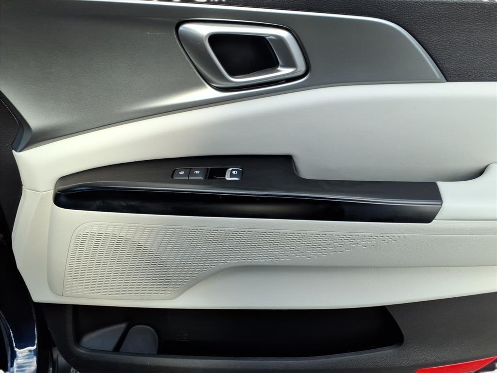 used 2022 Kia Carnival car, priced at $23,900