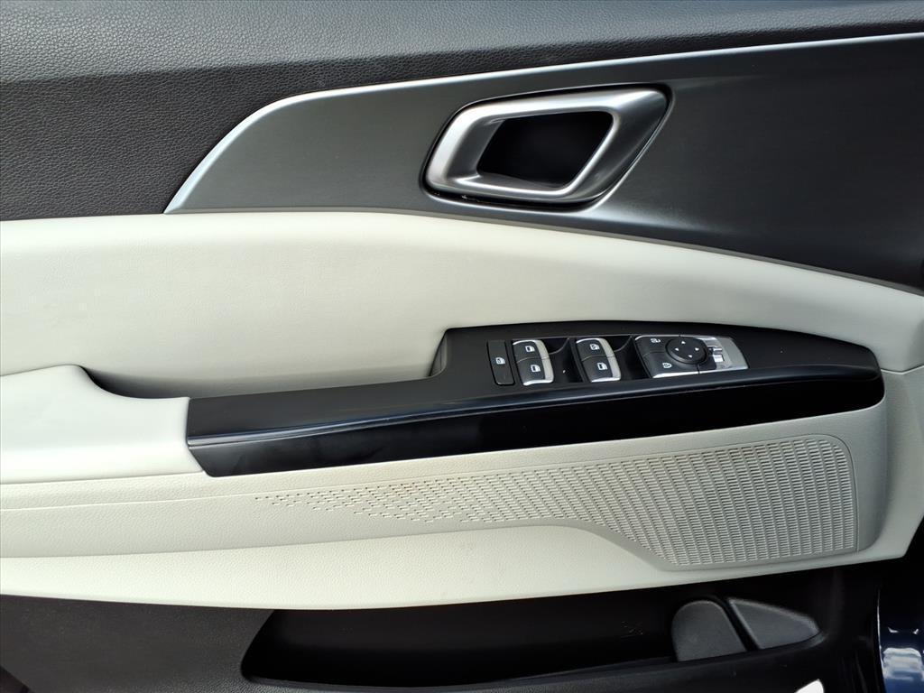 used 2022 Kia Carnival car, priced at $23,900