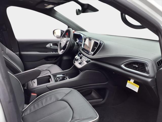 new 2025 Chrysler Pacifica car, priced at $45,996