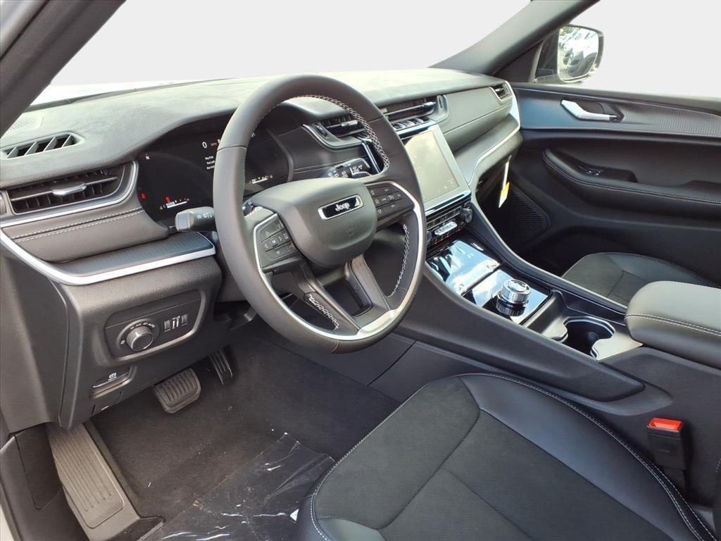 new 2025 Jeep Grand Cherokee car, priced at $35,765