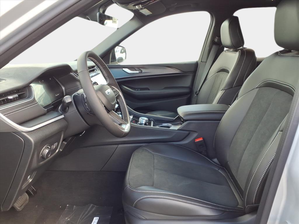 new 2025 Jeep Grand Cherokee car, priced at $35,765