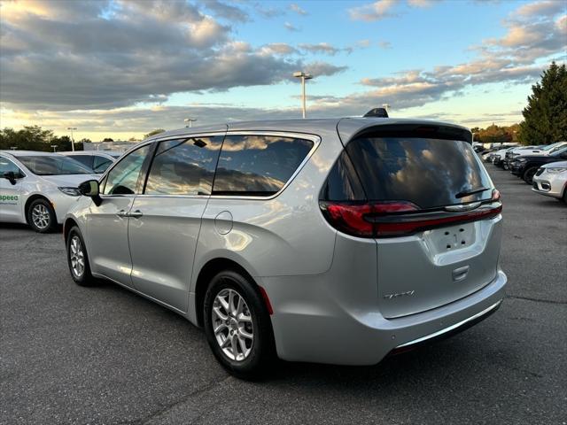 new 2024 Chrysler Pacifica car, priced at $35,051