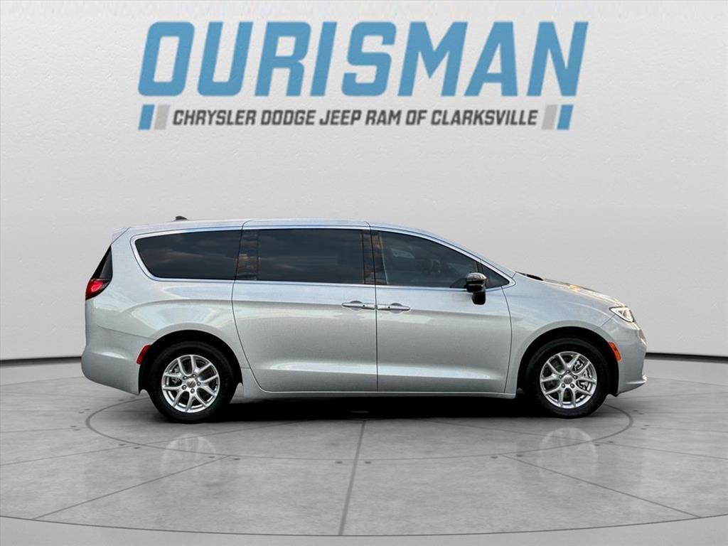 new 2024 Chrysler Pacifica car, priced at $37,893