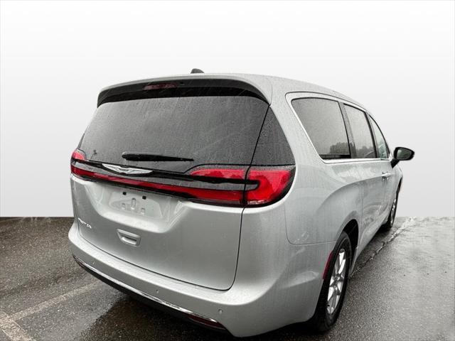 new 2024 Chrysler Pacifica car, priced at $39,065