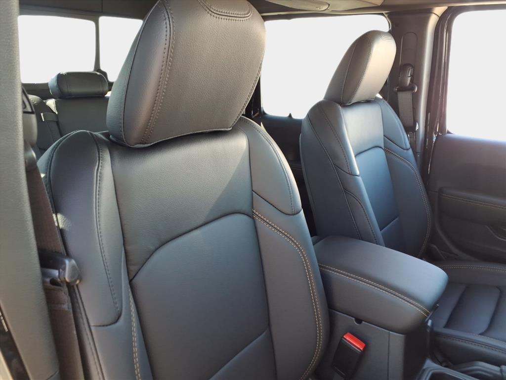 new 2025 Jeep Gladiator car, priced at $43,283