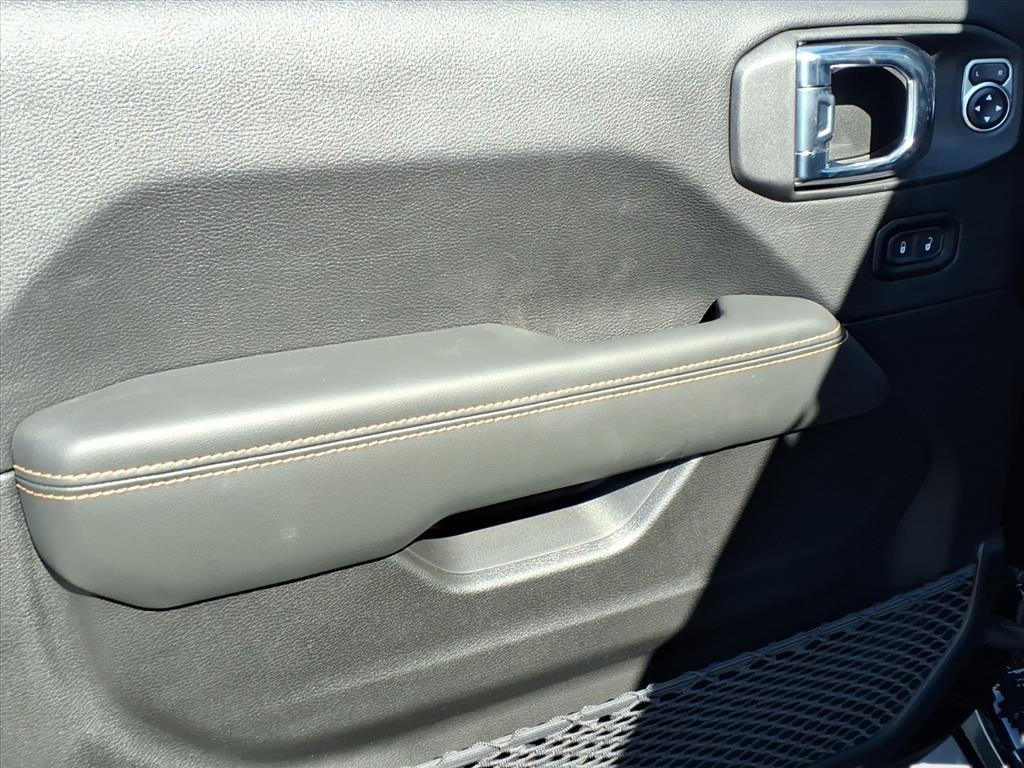 new 2025 Jeep Gladiator car, priced at $43,283