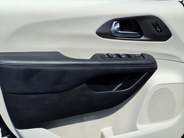 used 2023 Chrysler Pacifica car, priced at $22,000