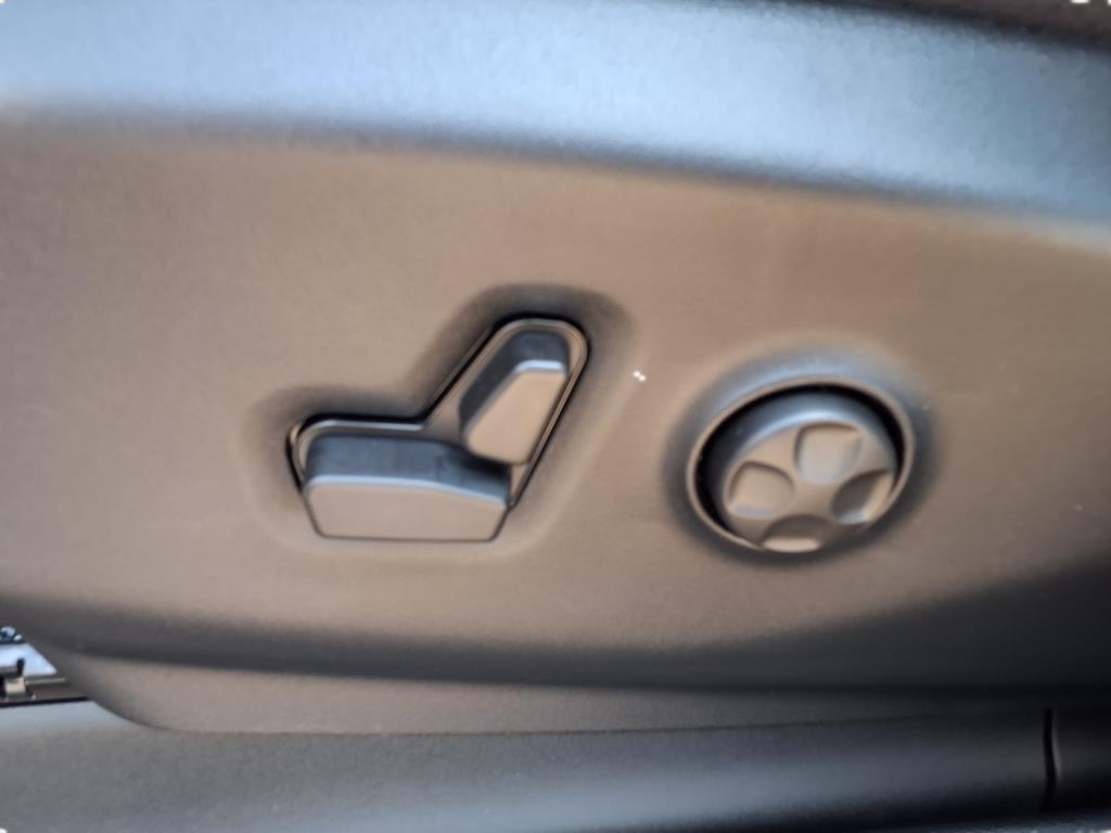 new 2025 Chrysler Pacifica car, priced at $38,196