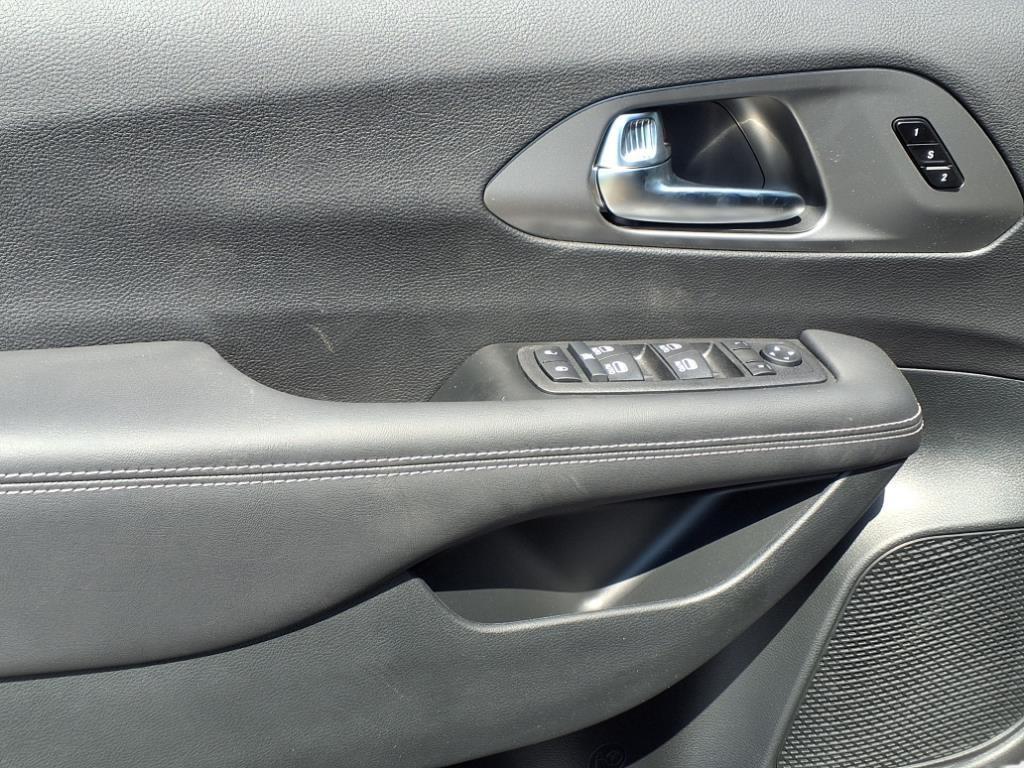 new 2025 Chrysler Pacifica car, priced at $38,196