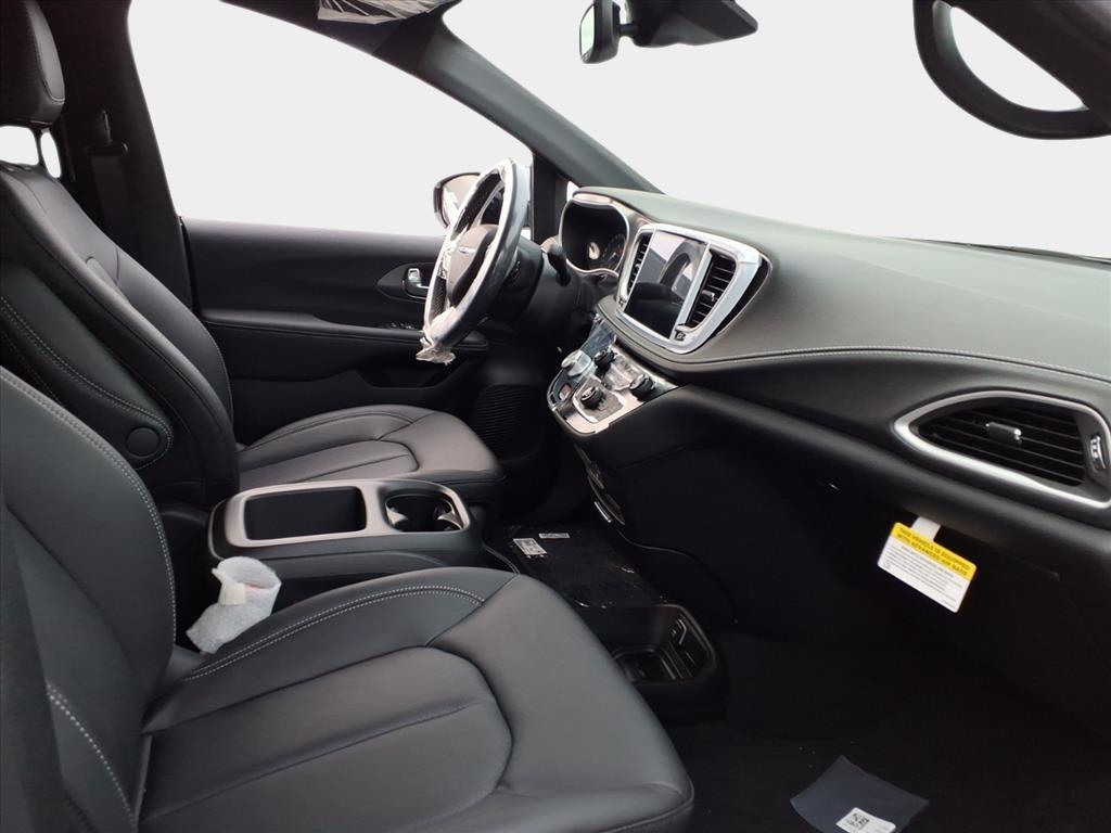 new 2026 Chrysler Pacifica car, priced at $36,239