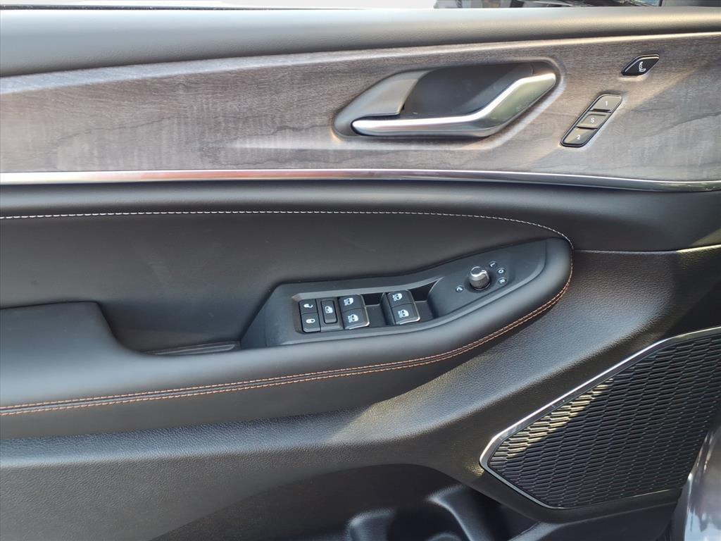 new 2025 Jeep Grand Cherokee L car, priced at $67,985