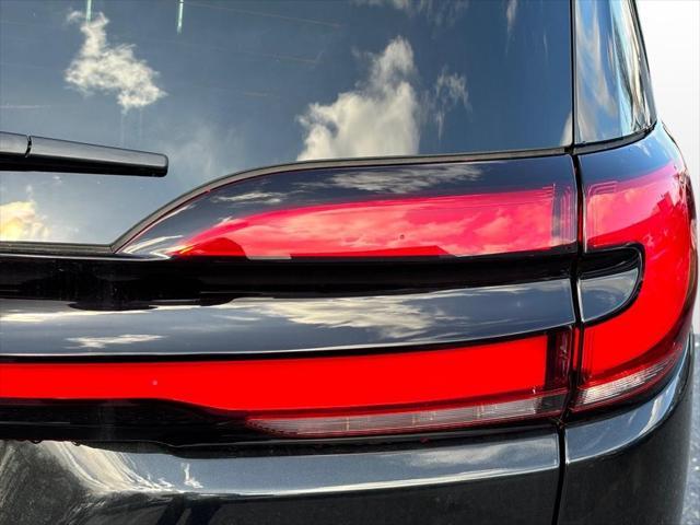 new 2023 Chrysler Pacifica Hybrid car, priced at $48,623