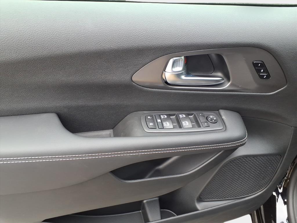 new 2026 Chrysler Pacifica car, priced at $35,255