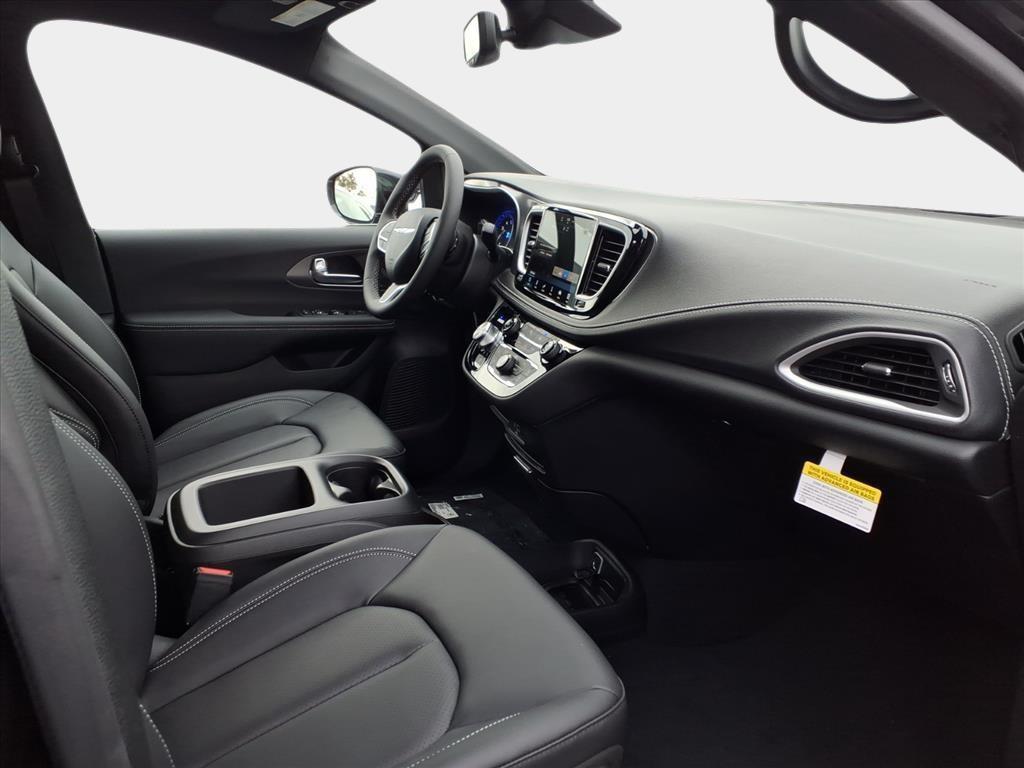 new 2026 Chrysler Pacifica car, priced at $35,255