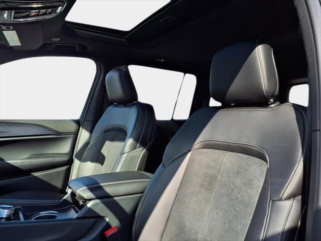 new 2025 Jeep Grand Cherokee car, priced at $40,483