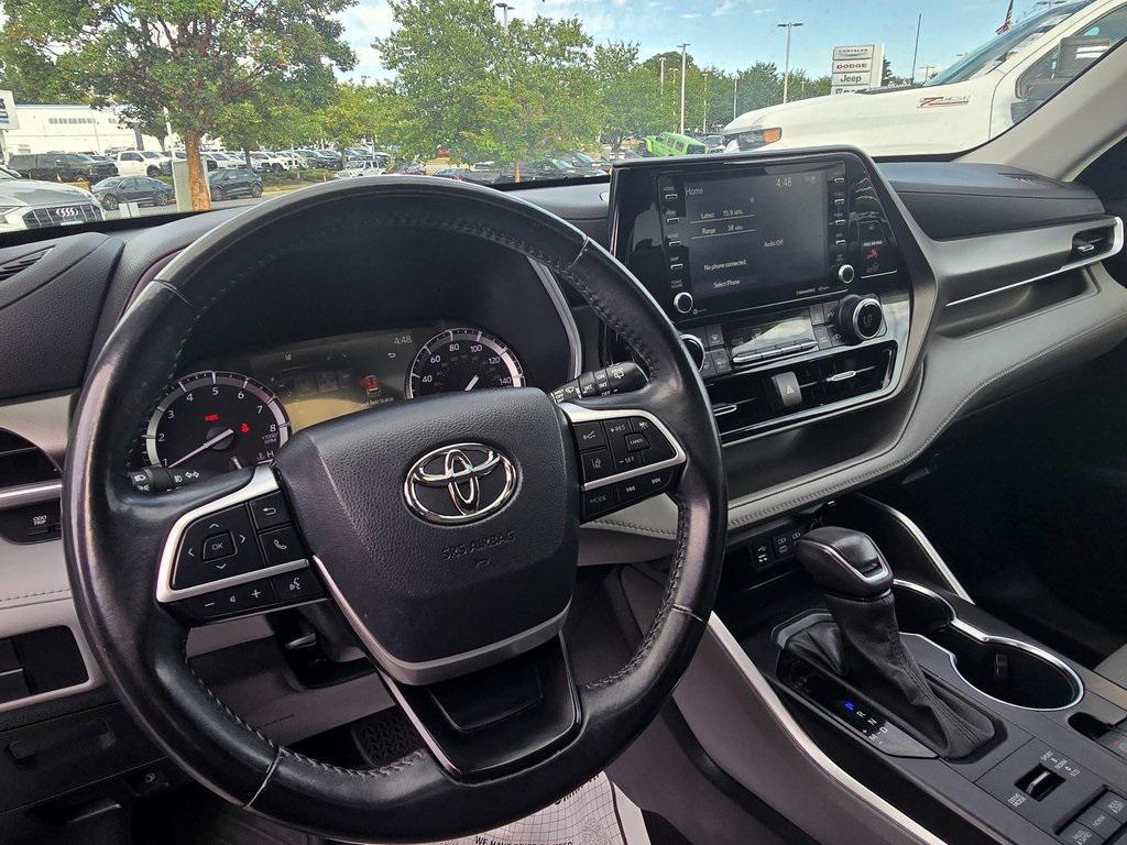 used 2022 Toyota Highlander car, priced at $33,097
