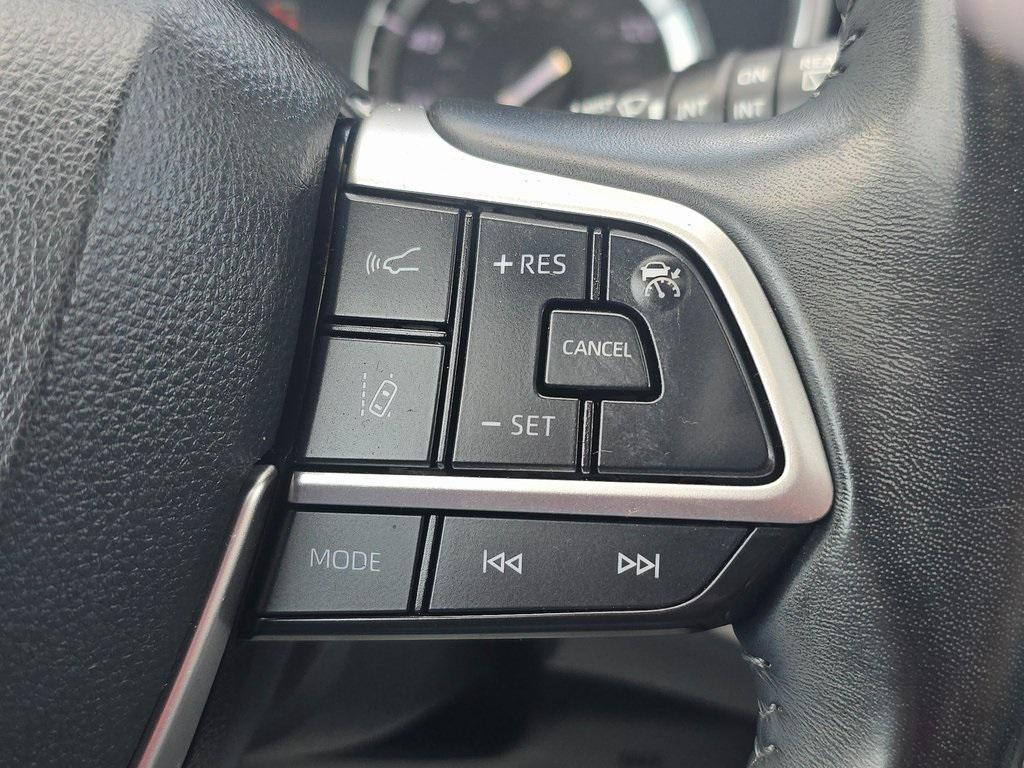 used 2022 Toyota Highlander car, priced at $33,097