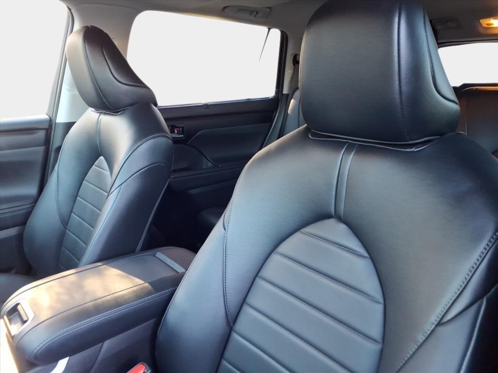 used 2022 Toyota Highlander car, priced at $35,400