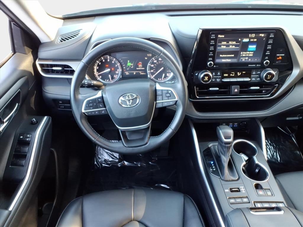 used 2022 Toyota Highlander car, priced at $35,400