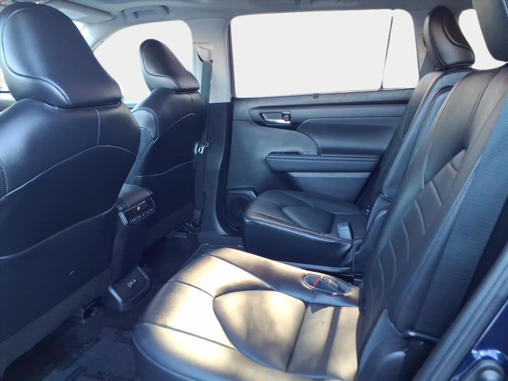 used 2022 Toyota Highlander car, priced at $35,400